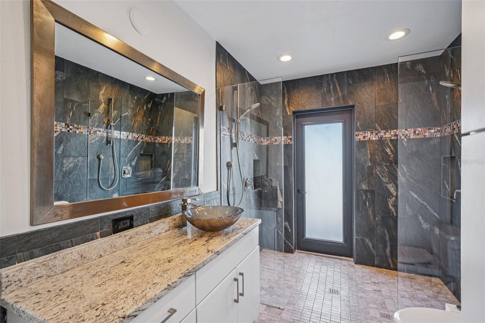 Listing photo id 17 for 11055 6th Street E