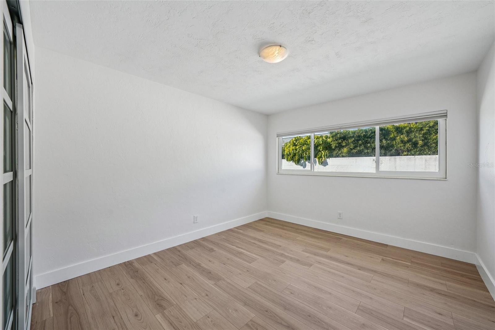 Listing photo id 19 for 11055 6th Street E