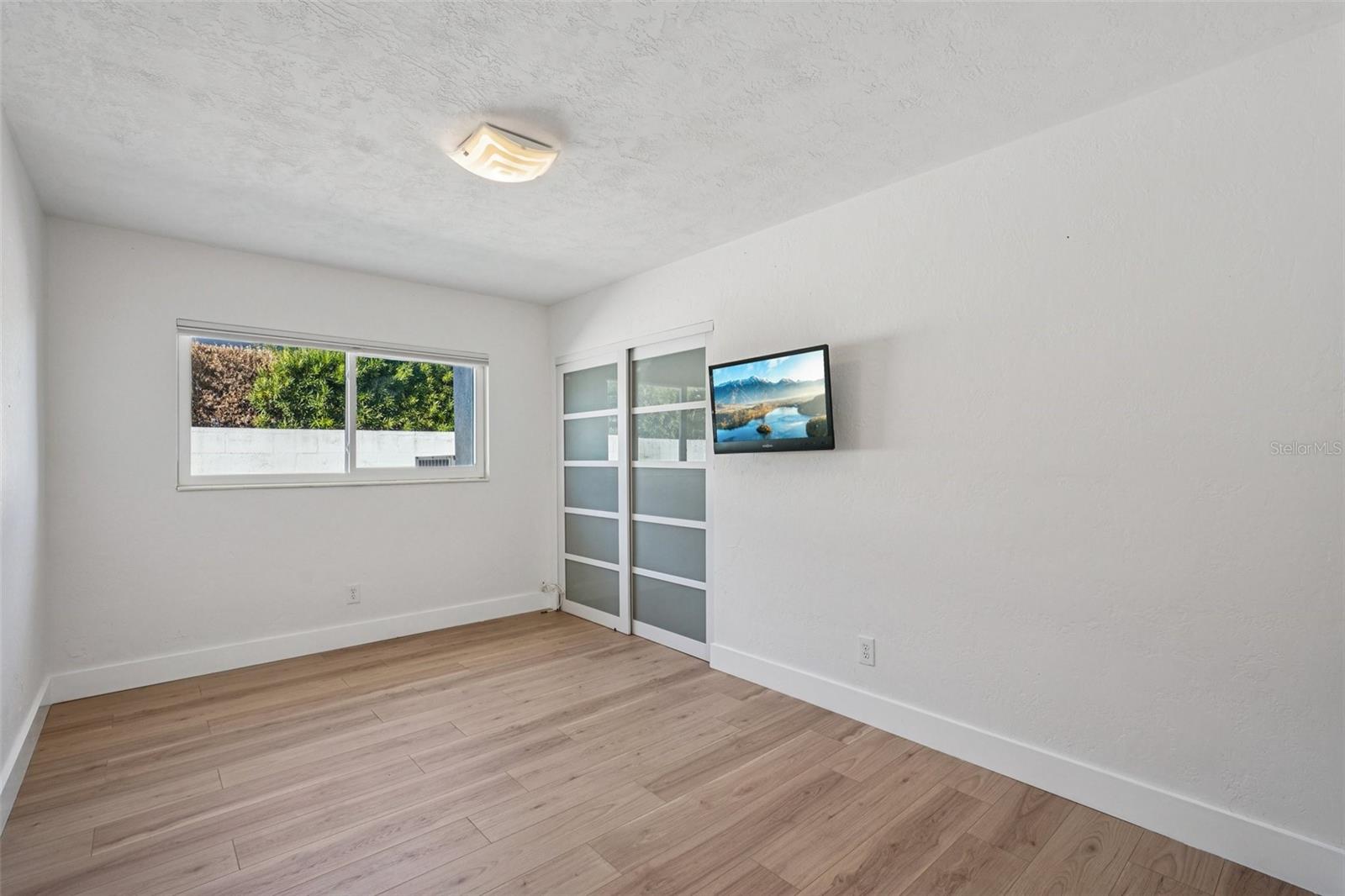 Listing photo id 20 for 11055 6th Street E