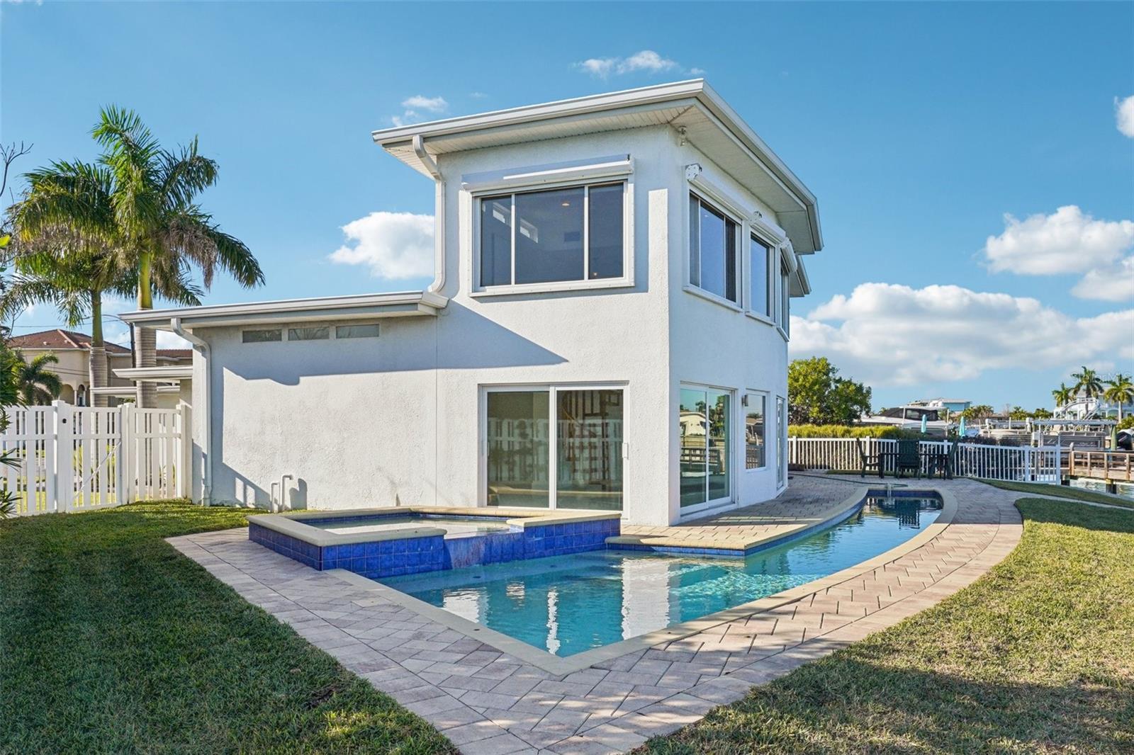 Listing photo id 27 for 11055 6th Street E