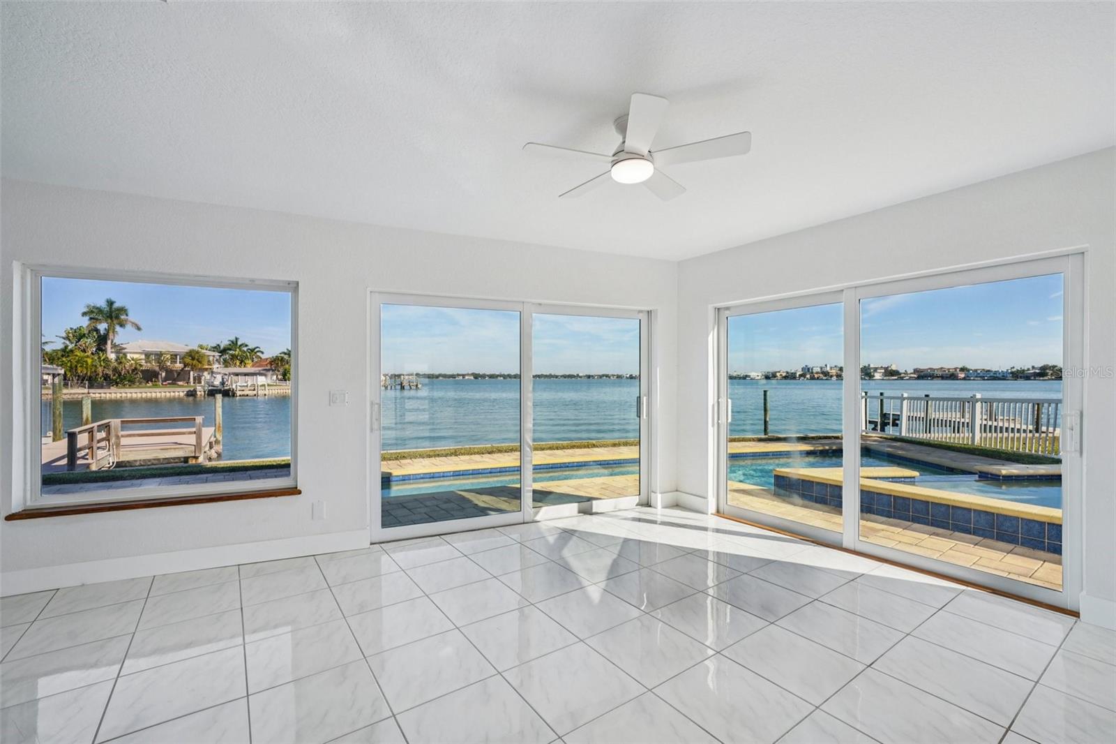 Listing photo id 1 for 11055 6th Street E