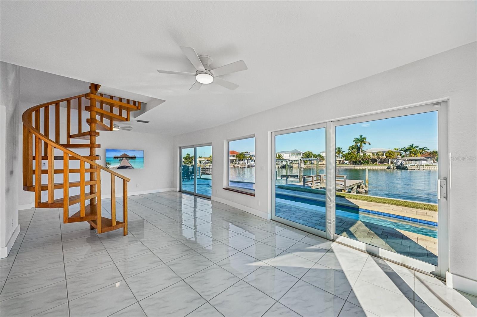 Listing photo id 3 for 11055 6th Street E