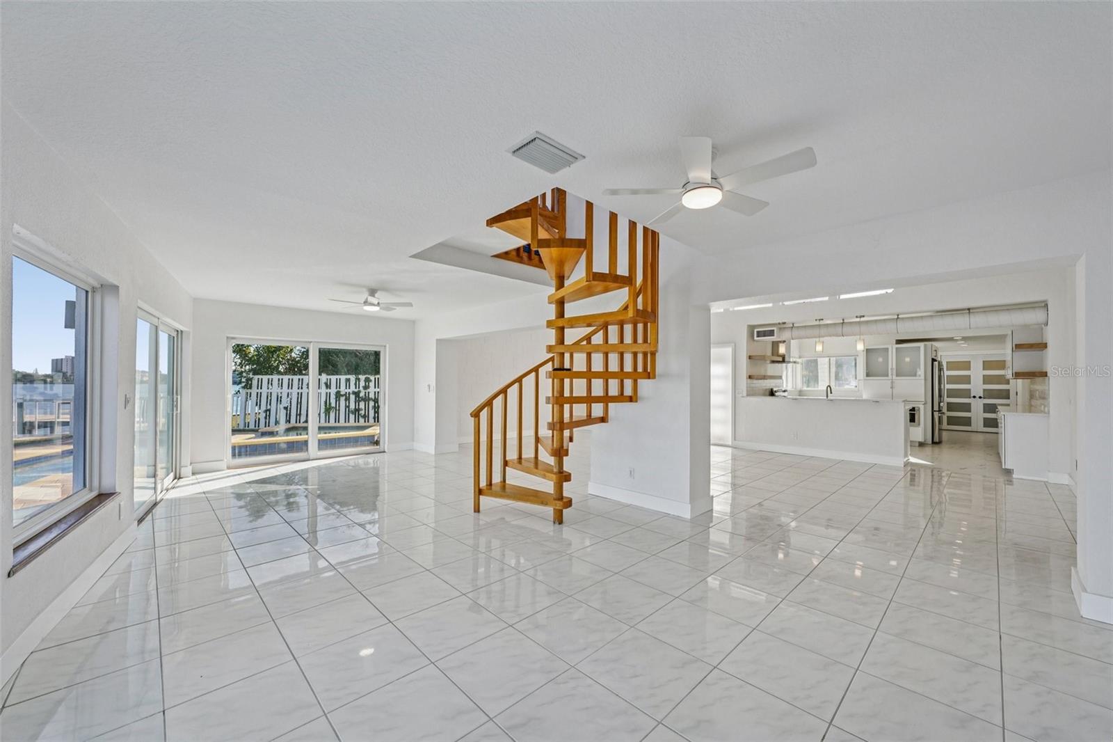 Listing photo id 4 for 11055 6th Street E