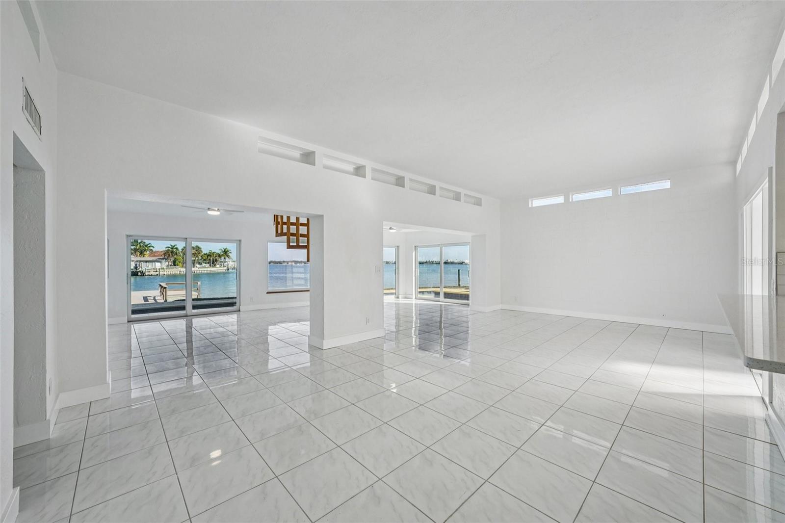 Listing photo id 6 for 11055 6th Street E