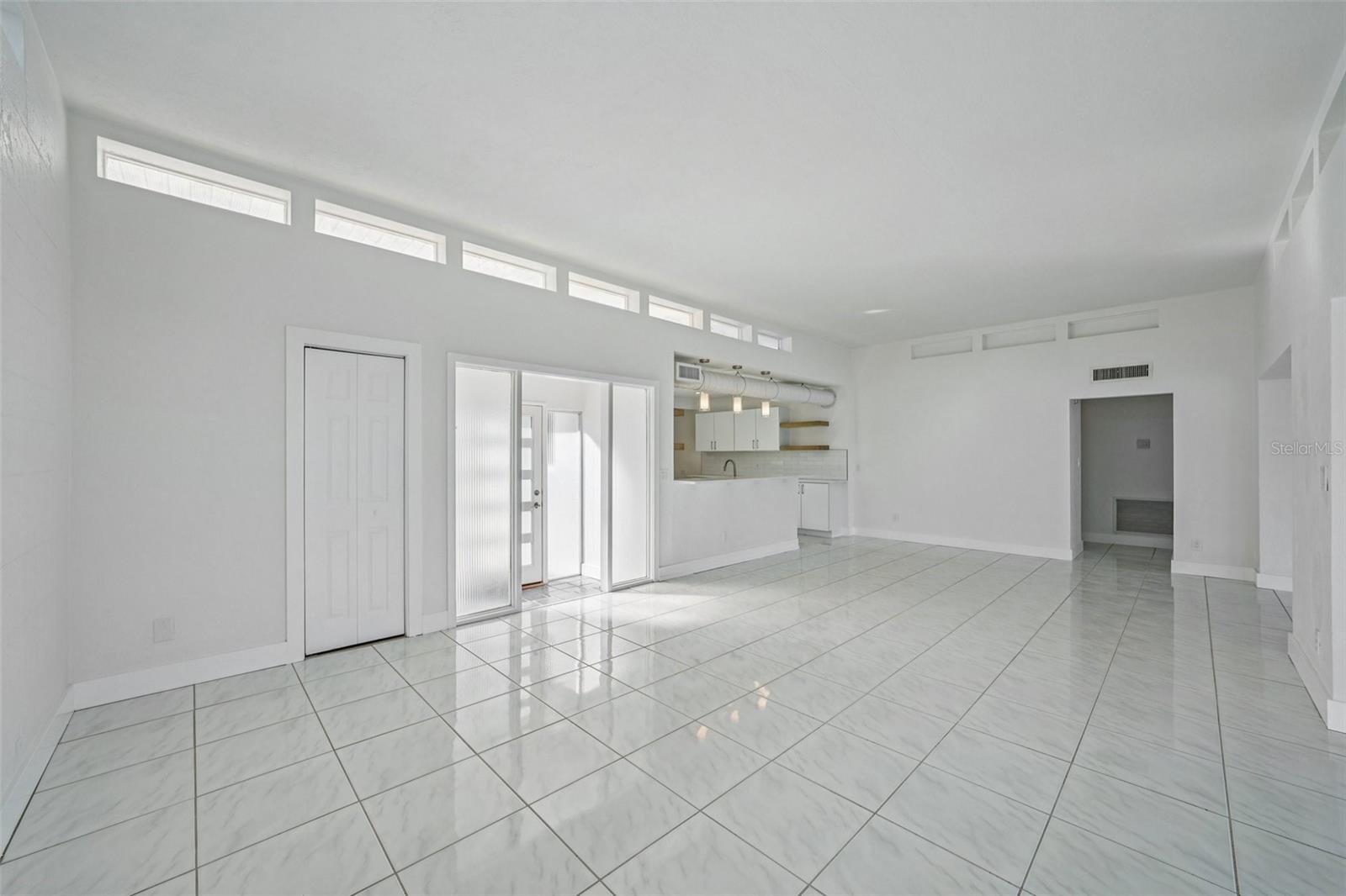 Listing photo id 7 for 11055 6th Street E