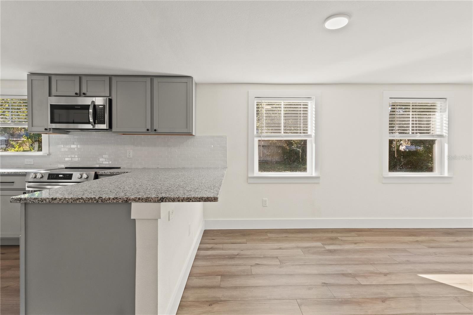 Image 10 of 36 For 14348 Graham Street