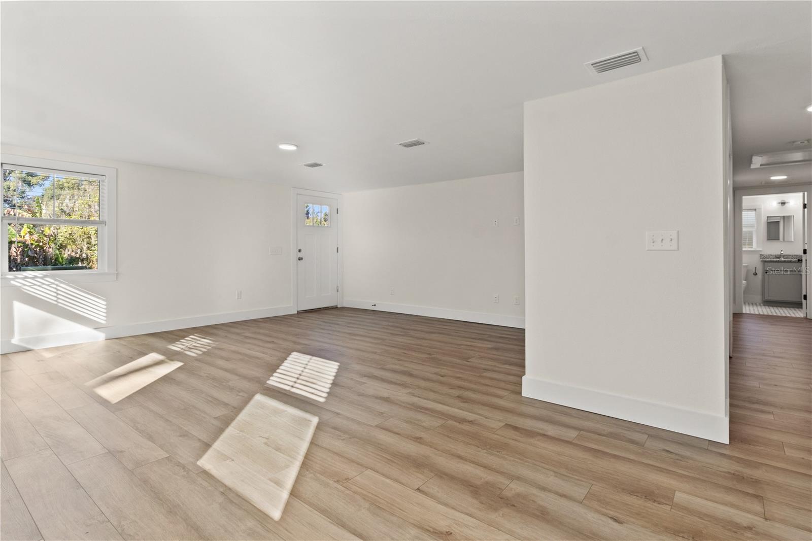 Image 12 of 36 For 14348 Graham Street