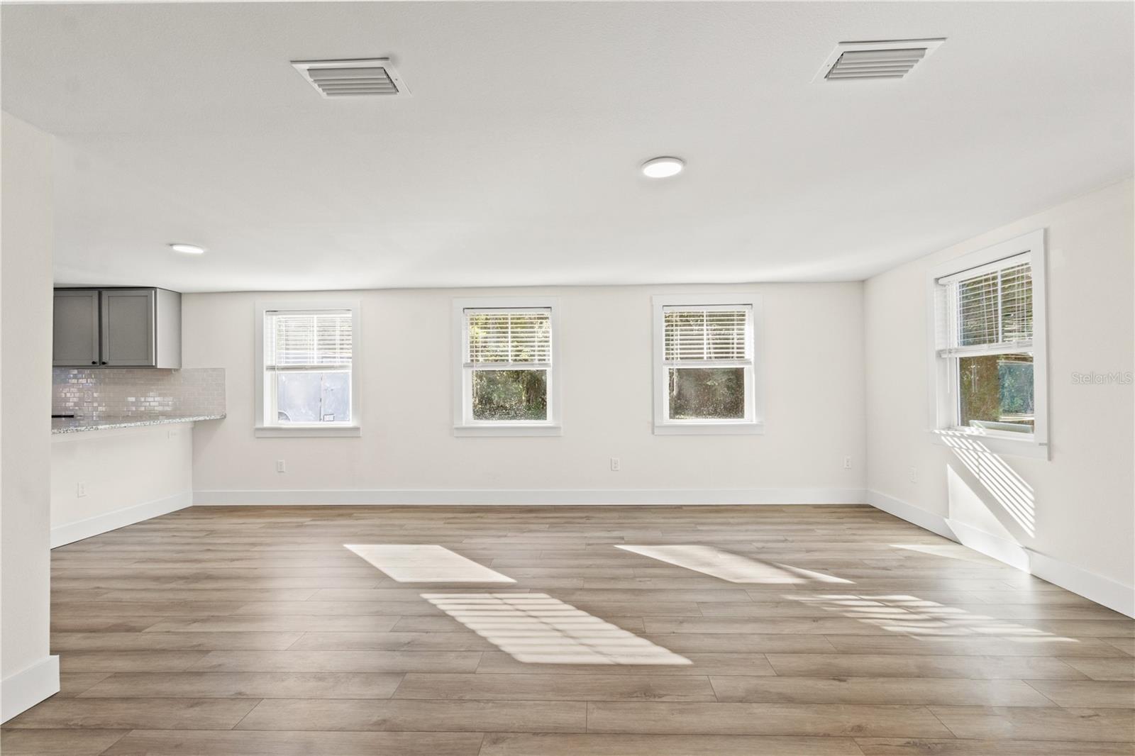 Image 14 of 36 For 14348 Graham Street