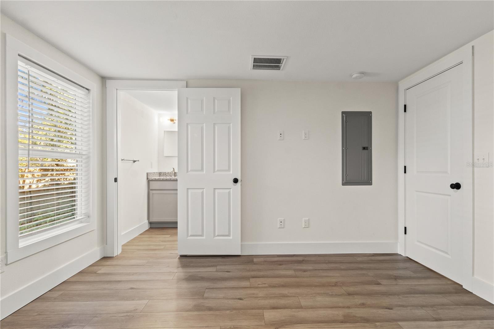 Image 16 of 36 For 14348 Graham Street