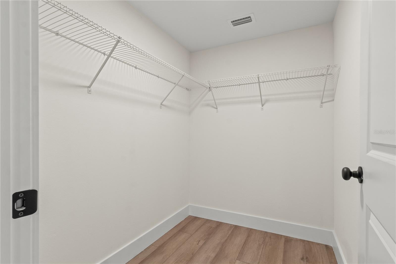 Image 17 of 36 For 14348 Graham Street