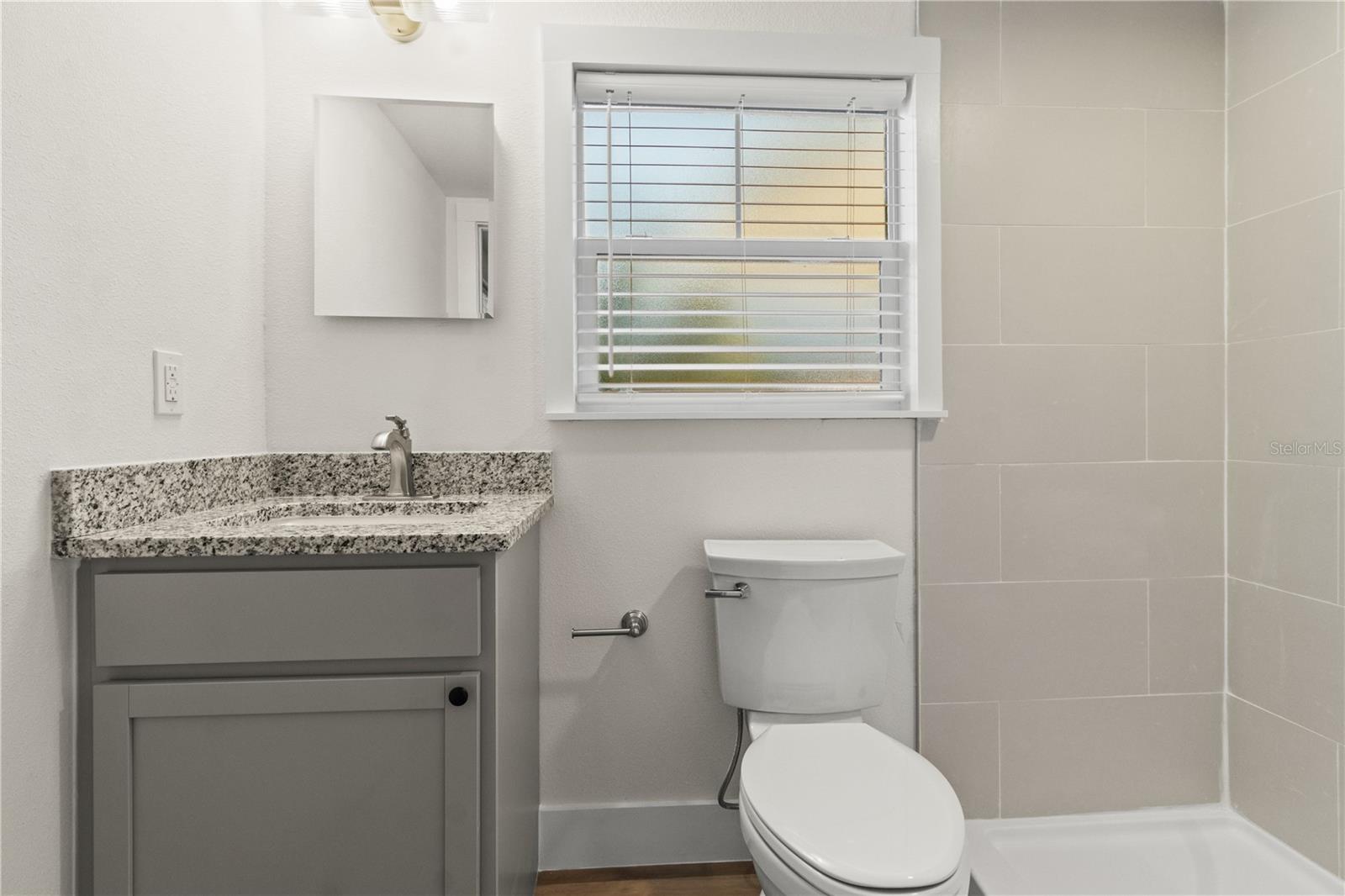 Image 18 of 36 For 14348 Graham Street