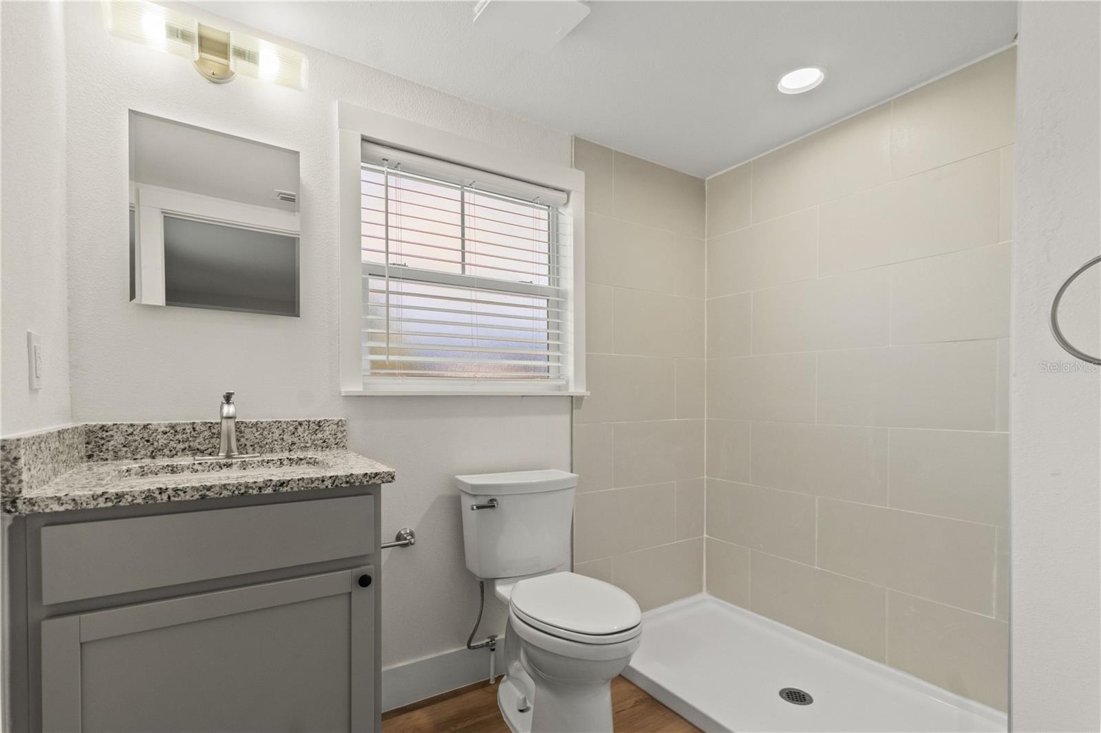 Image 19 of 36 For 14348 Graham Street