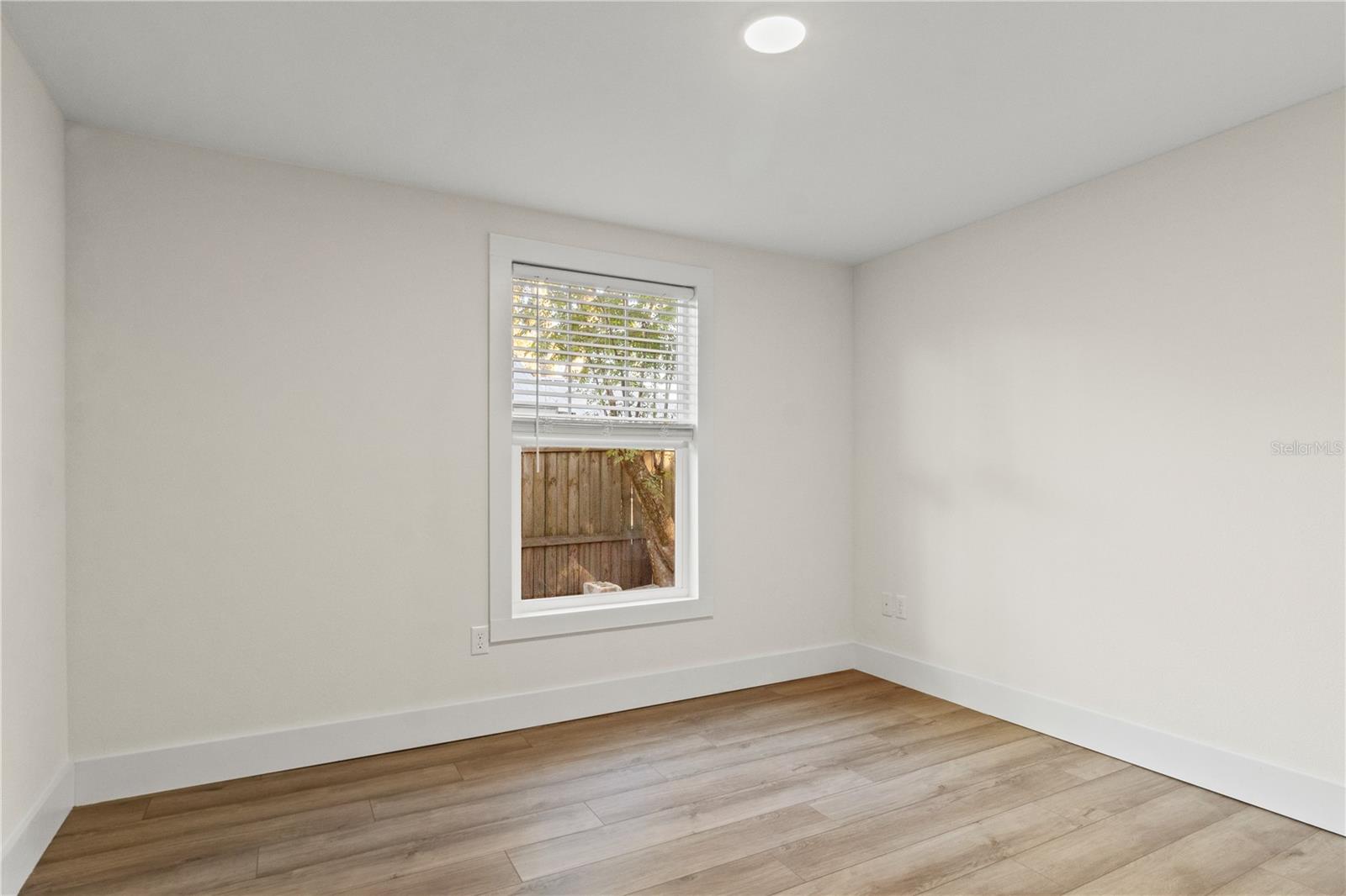 Image 24 of 36 For 14348 Graham Street