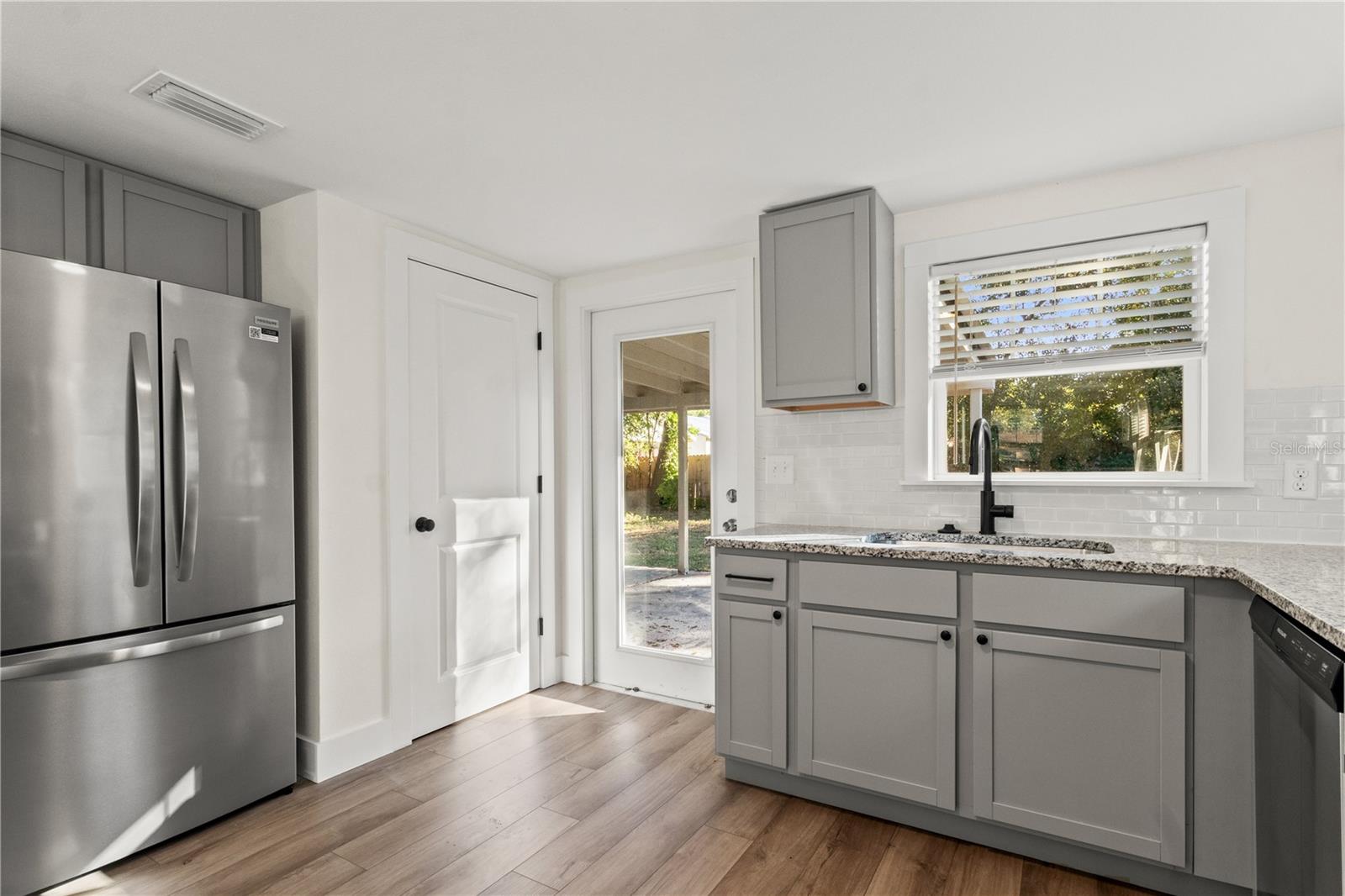 Image 5 of 36 For 14348 Graham Street