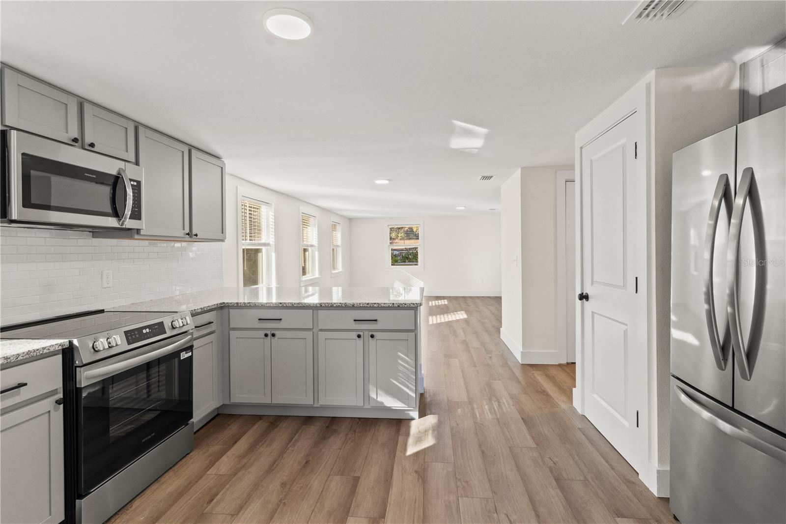 Image 7 of 36 For 14348 Graham Street