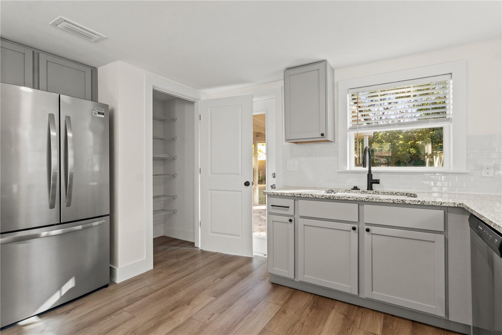 Image 8 of 36 For 14348 Graham Street