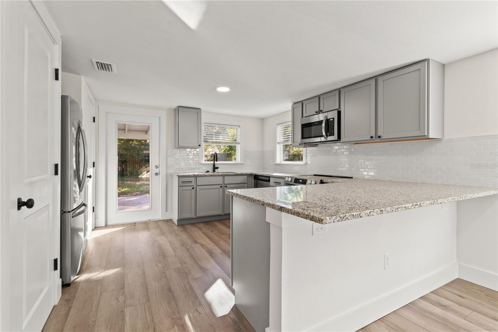 Image 9 of 36 For 14348 Graham Street