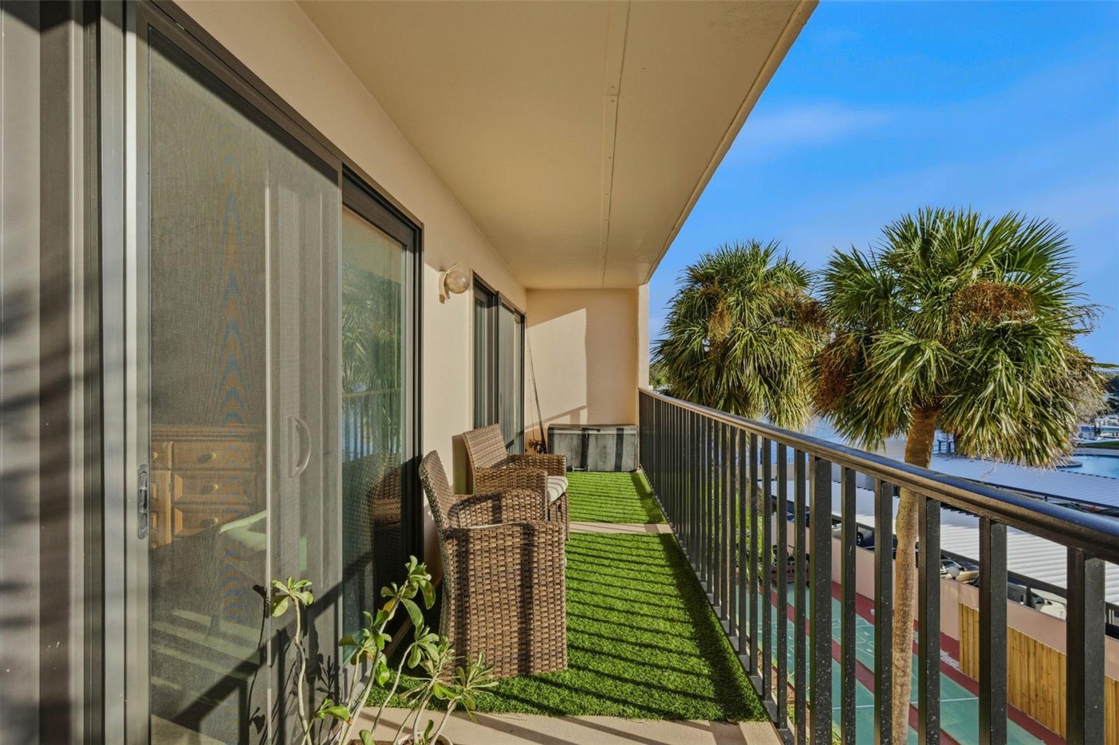 Listing photo id 16 for 51 Island Way 311