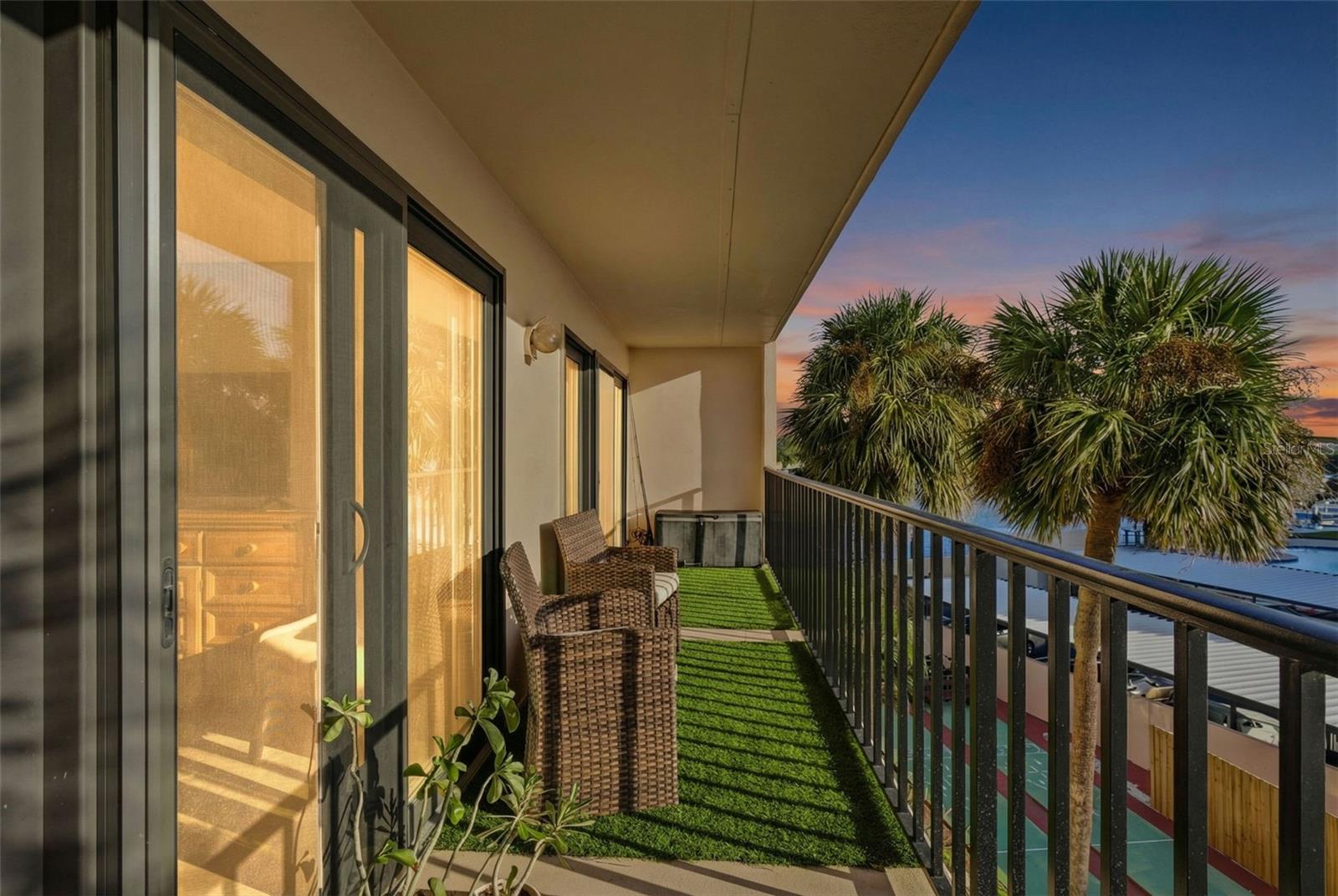 Listing photo id 17 for 51 Island Way 311