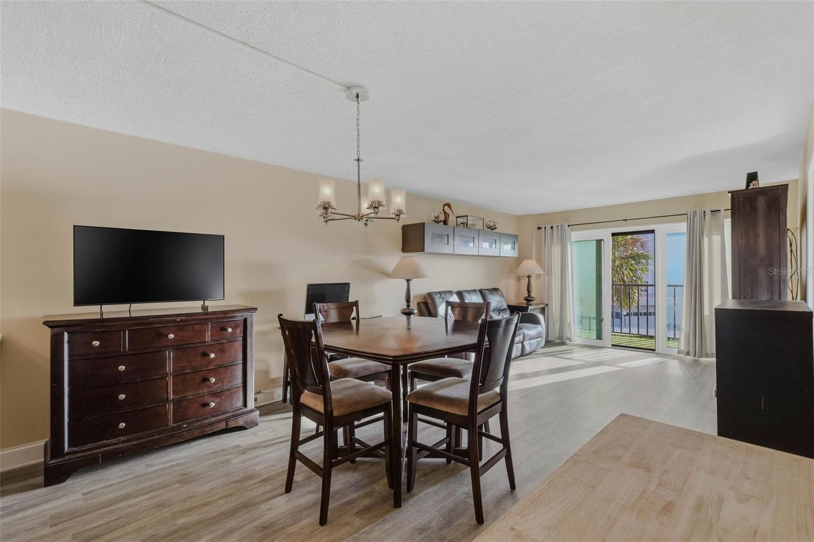 Listing photo id 19 for 51 Island Way 311