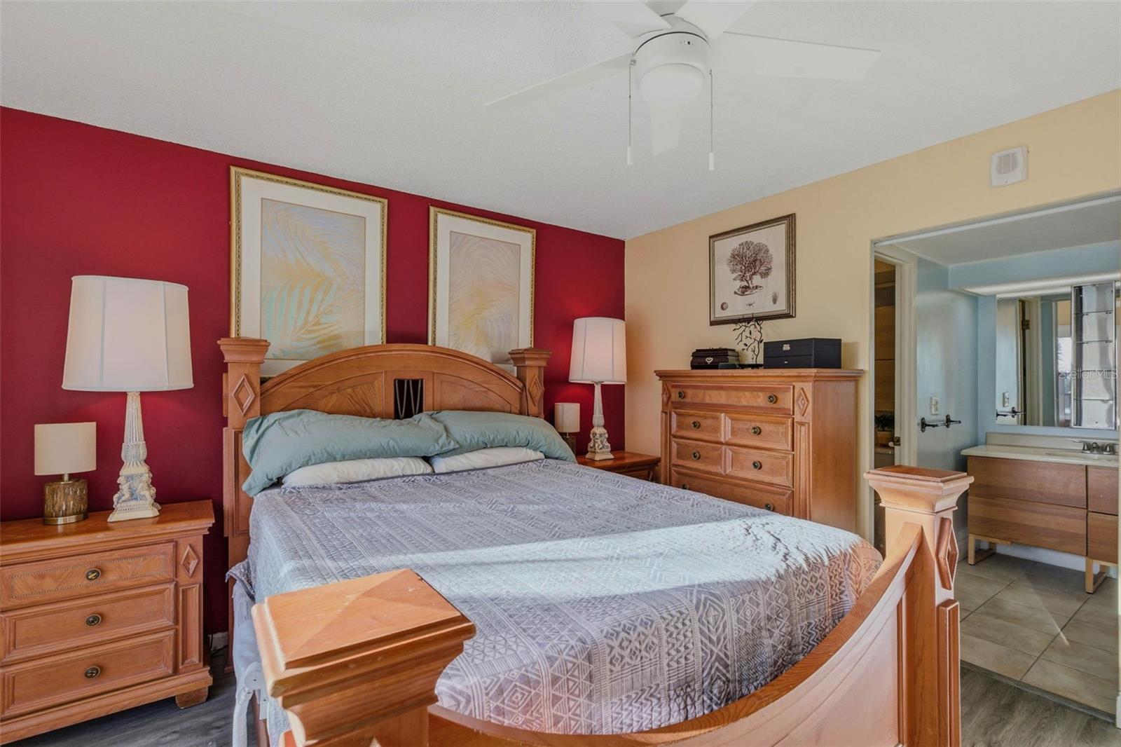 Listing photo id 22 for 51 Island Way 311