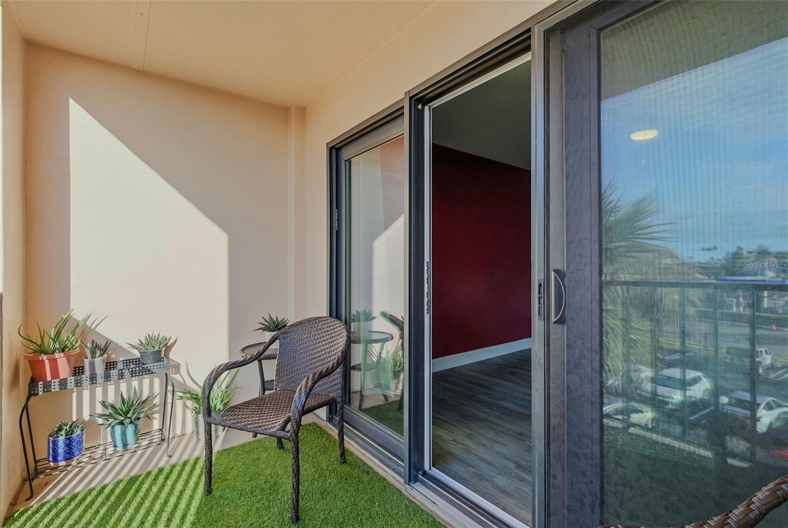 Listing photo id 29 for 51 Island Way 311