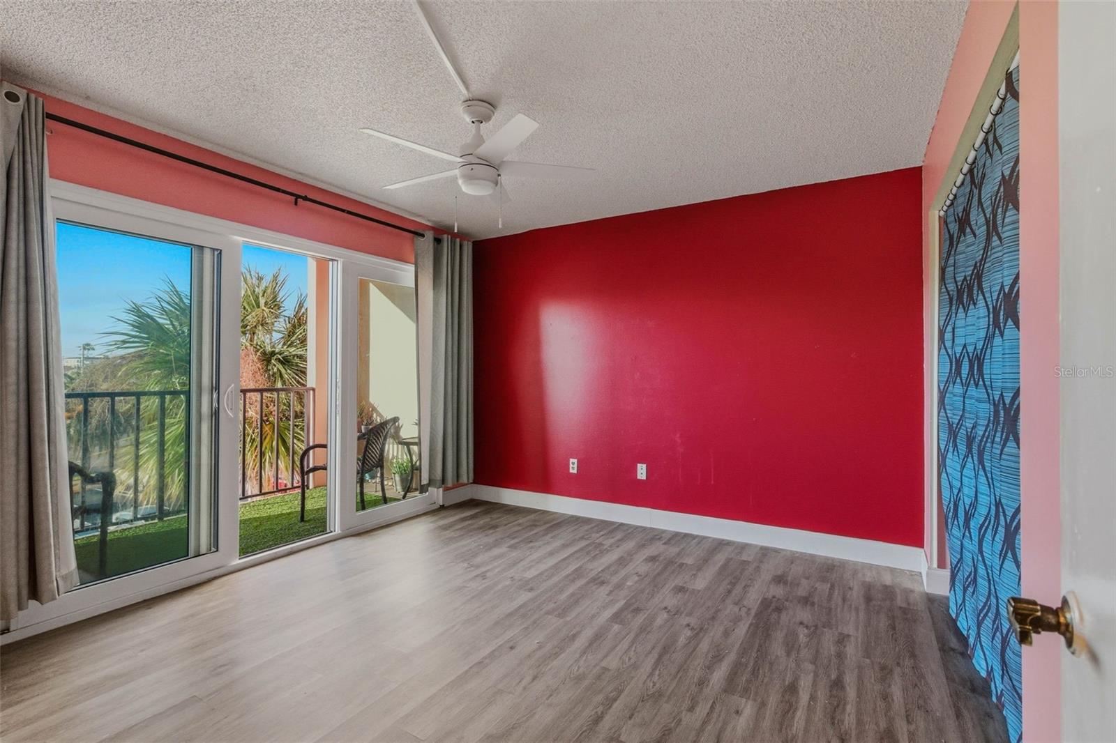 Listing photo id 30 for 51 Island Way 311