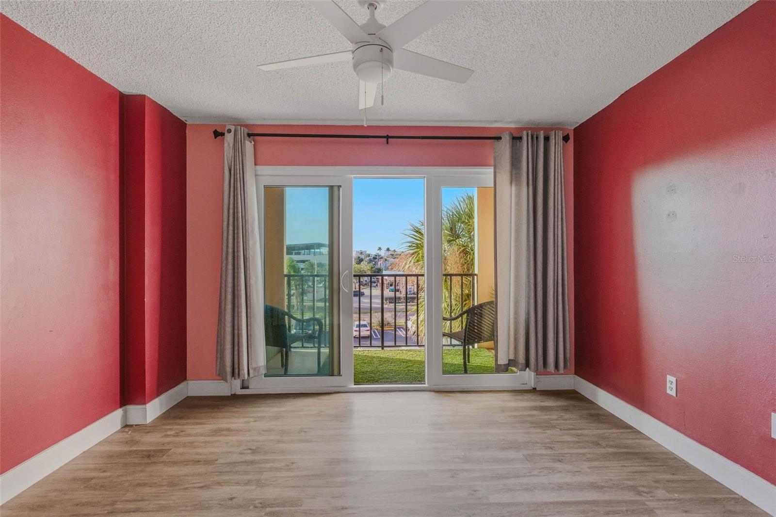 Listing photo id 31 for 51 Island Way 311