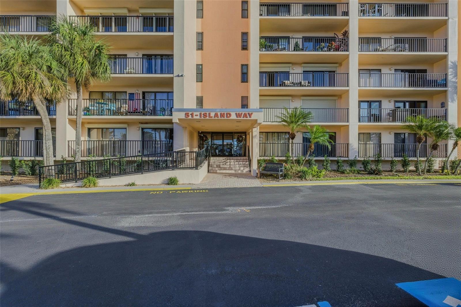 Listing photo id 32 for 51 Island Way 311