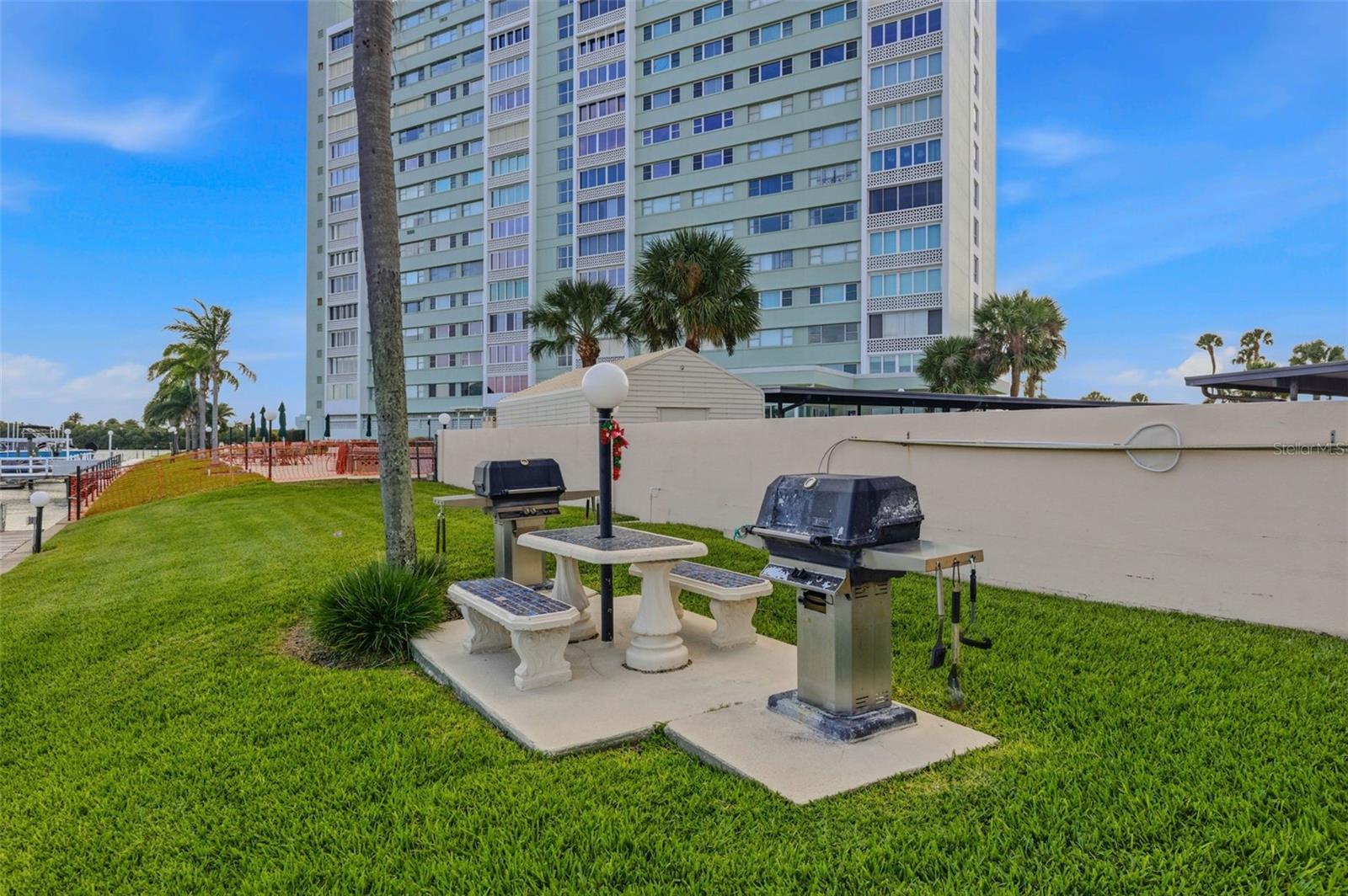 Listing photo id 36 for 51 Island Way 311