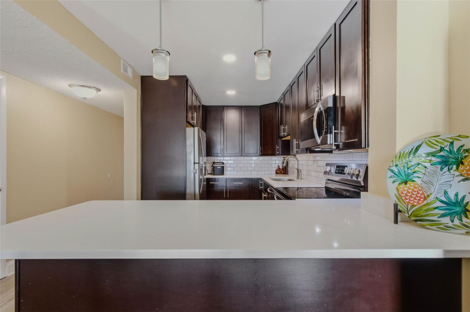 Listing photo id 3 for 51 Island Way 311