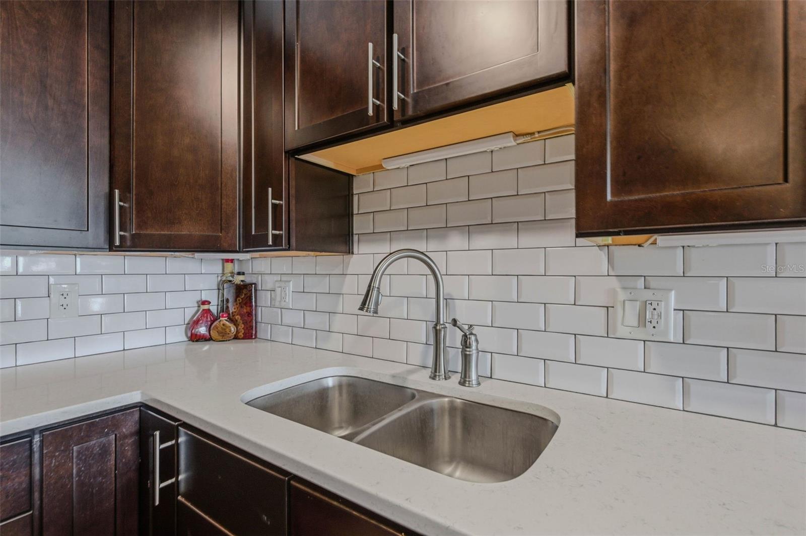 Listing photo id 4 for 51 Island Way 311