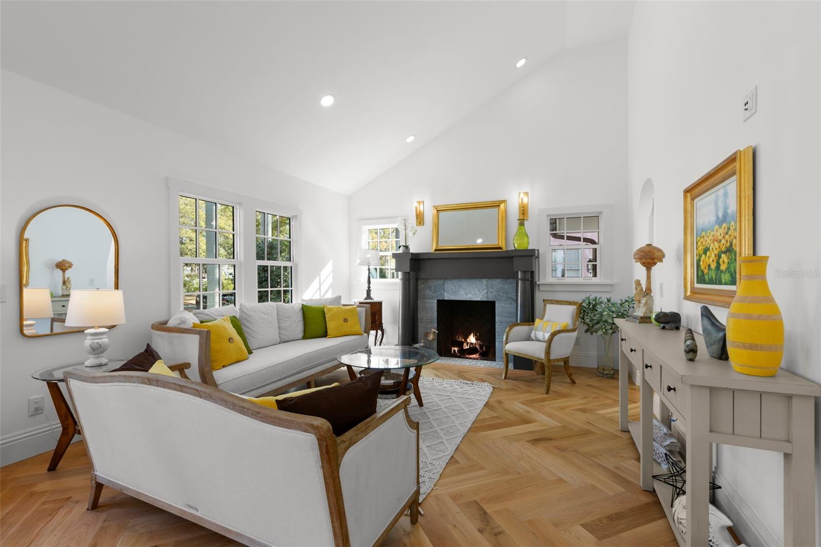 Listing photo id 8 for 346 16th Avenue Ne