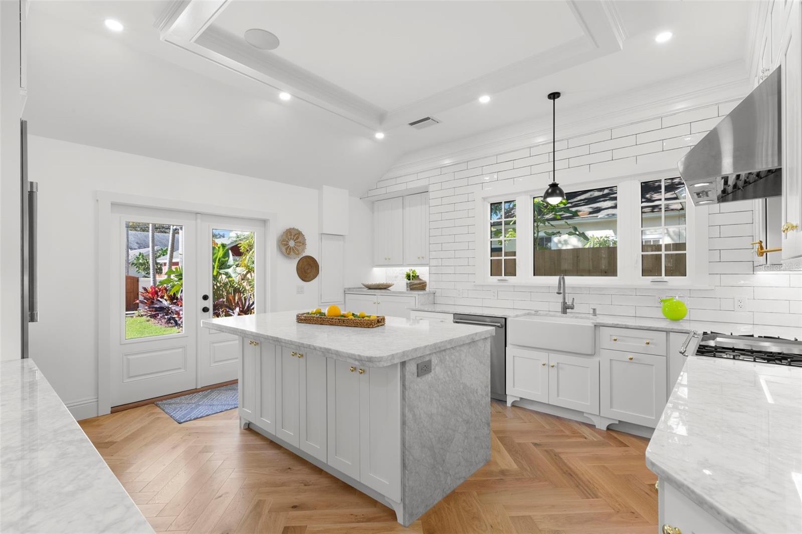 Listing photo id 11 for 346 16th Avenue Ne