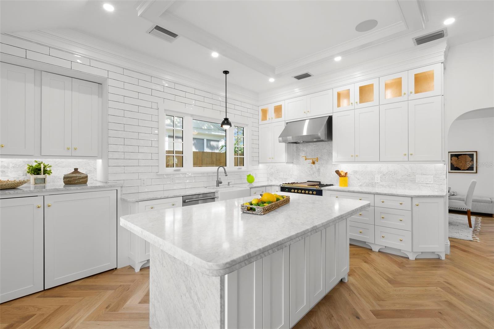 Listing photo id 12 for 346 16th Avenue Ne