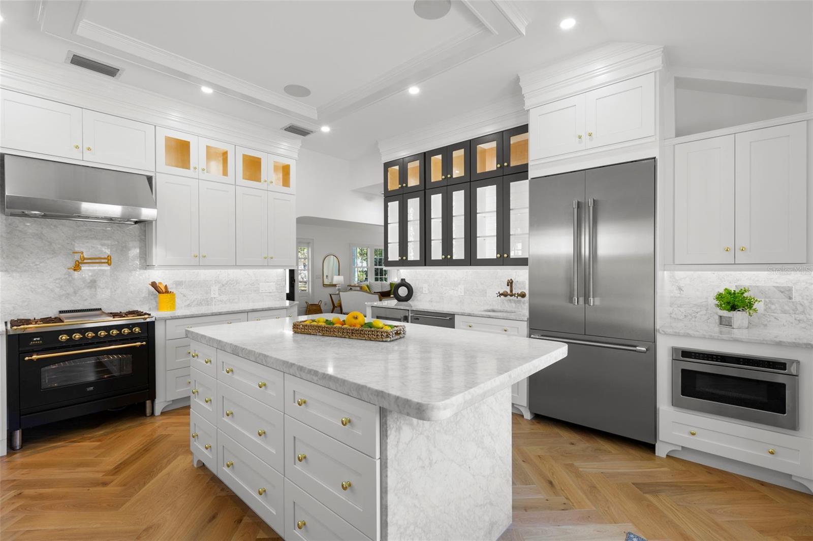 Listing photo id 13 for 346 16th Avenue Ne