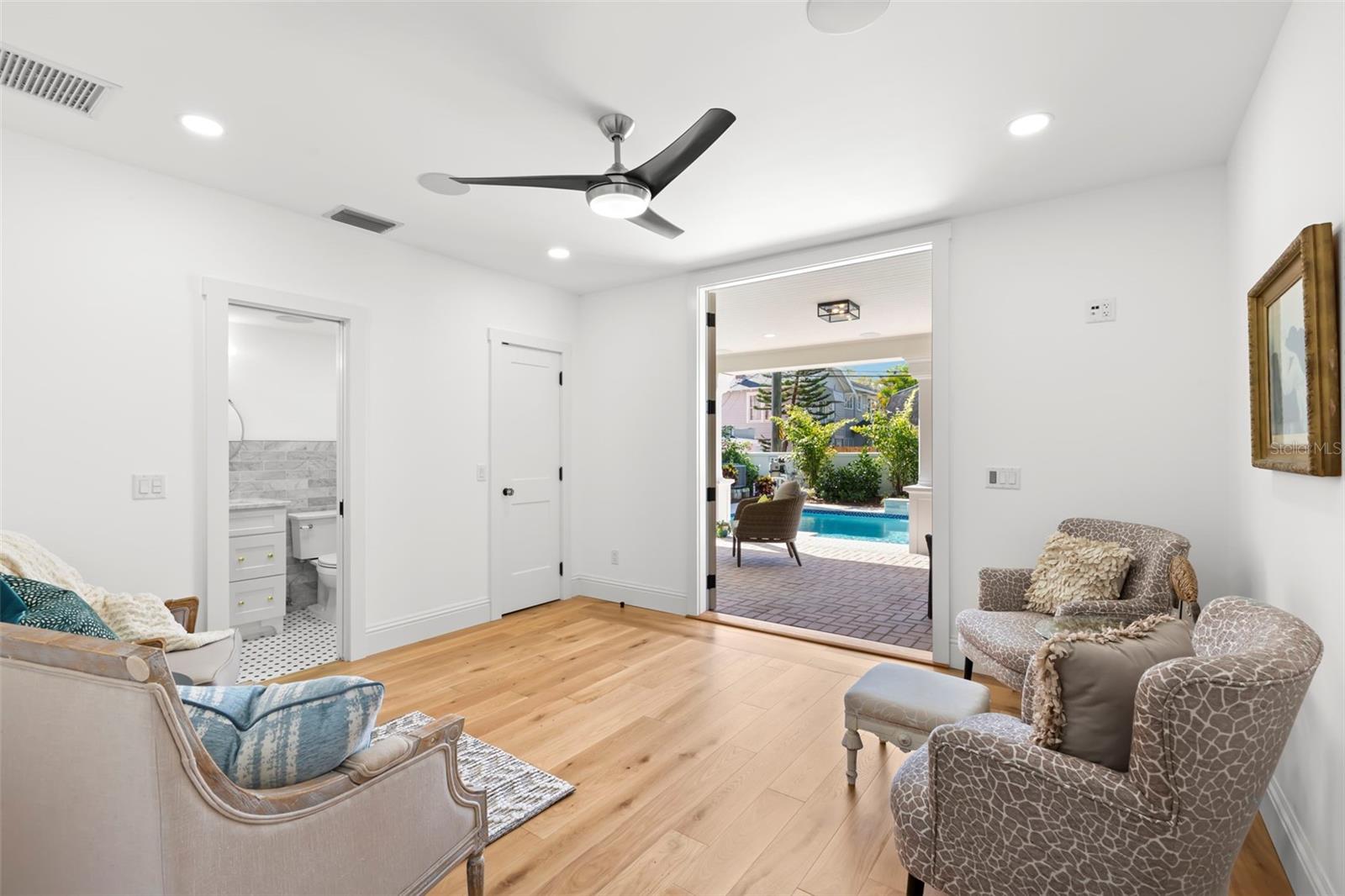 Listing photo id 15 for 346 16th Avenue Ne