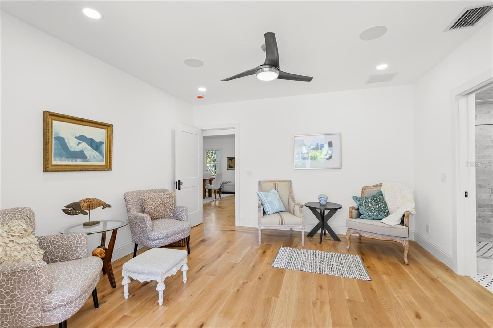 Listing photo id 17 for 346 16th Avenue Ne