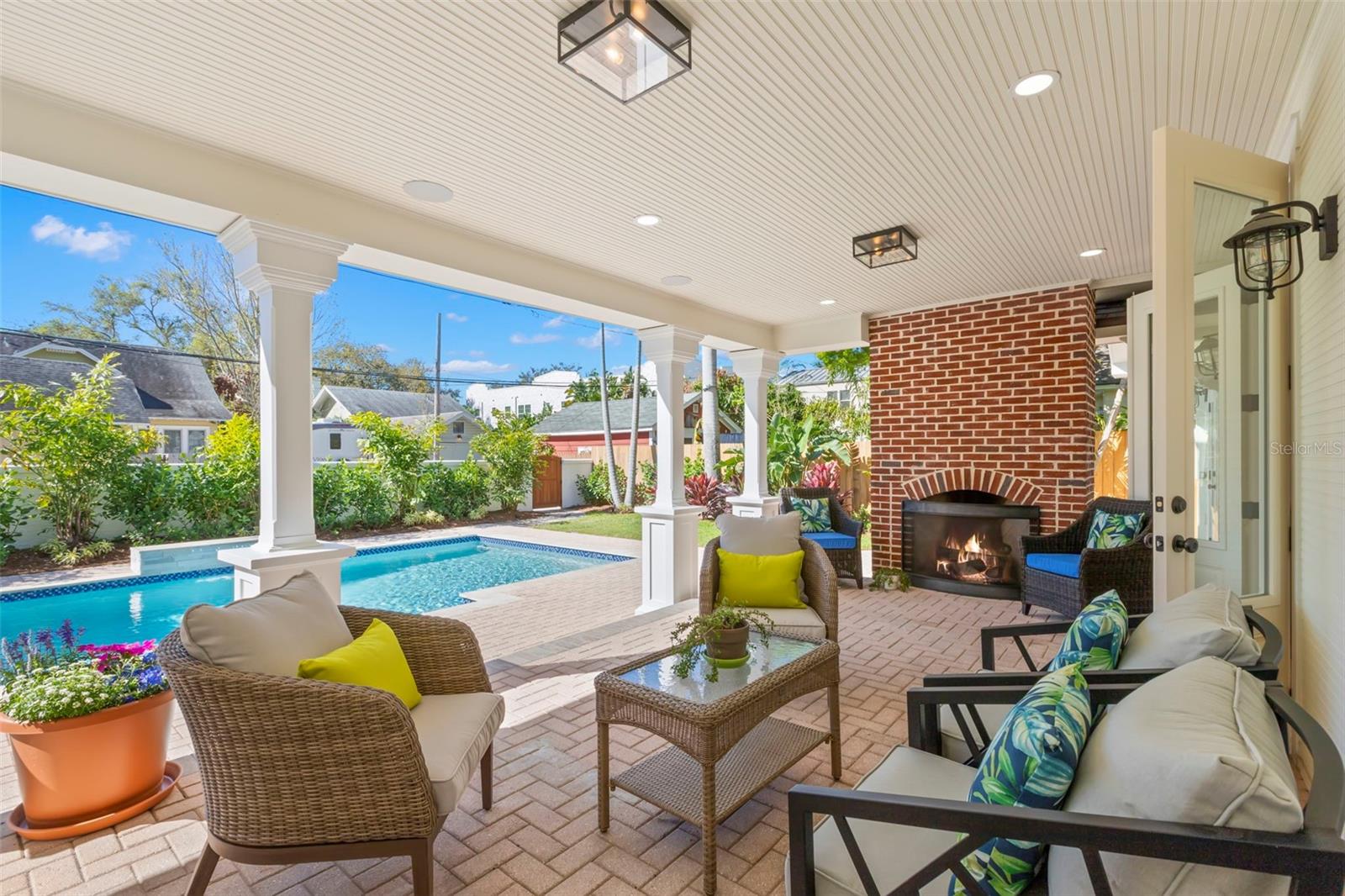 Listing photo id 18 for 346 16th Avenue Ne