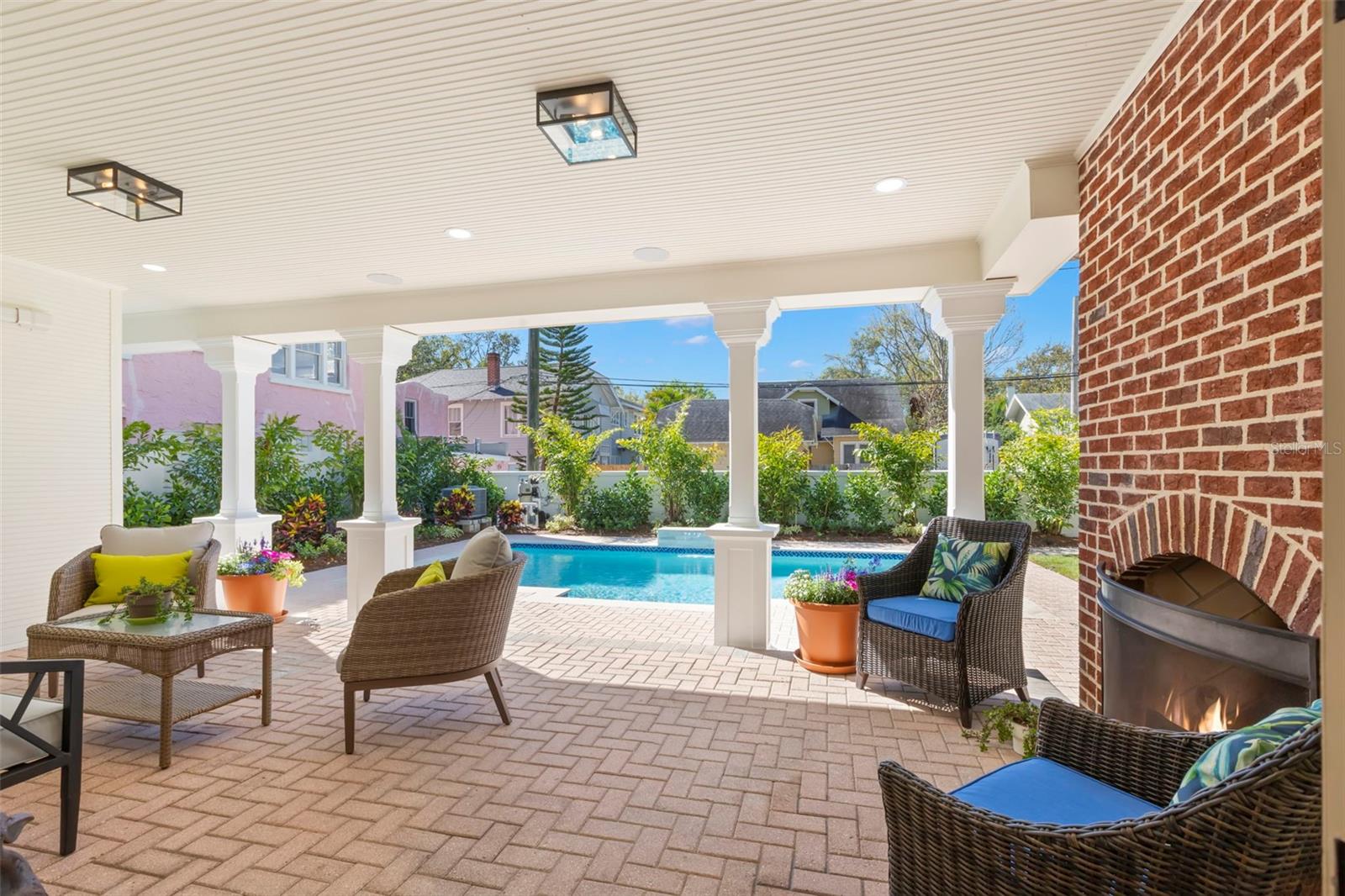 Listing photo id 20 for 346 16th Avenue Ne