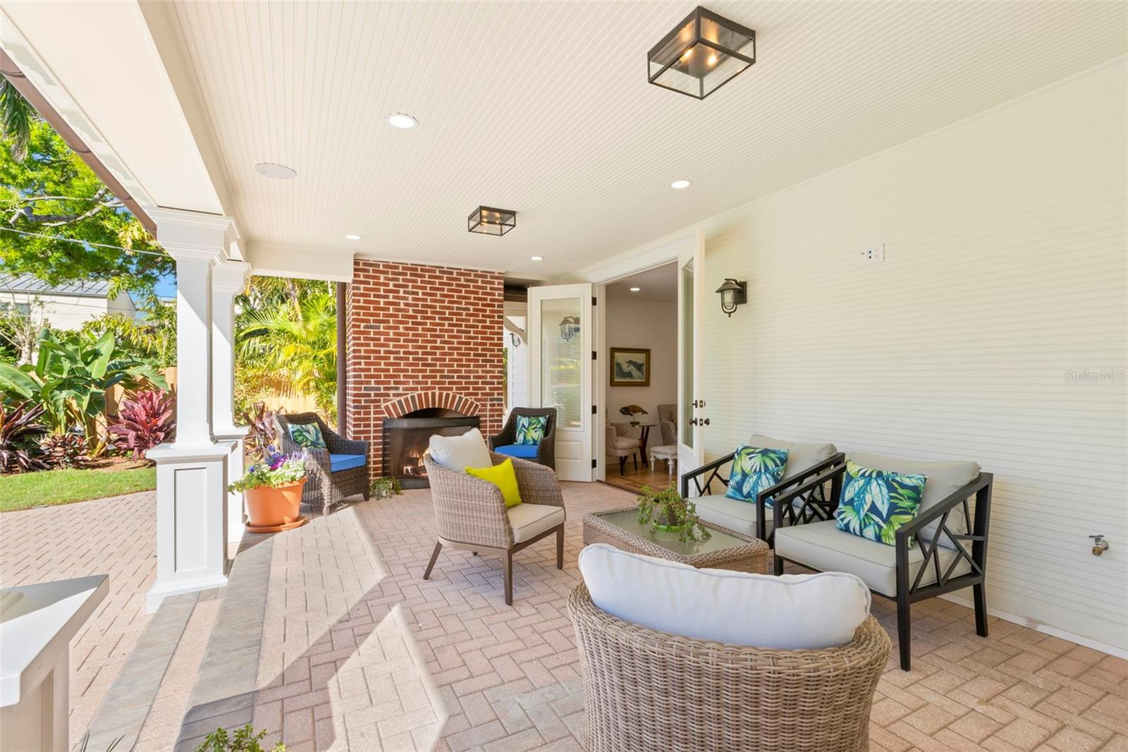 Listing photo id 21 for 346 16th Avenue Ne