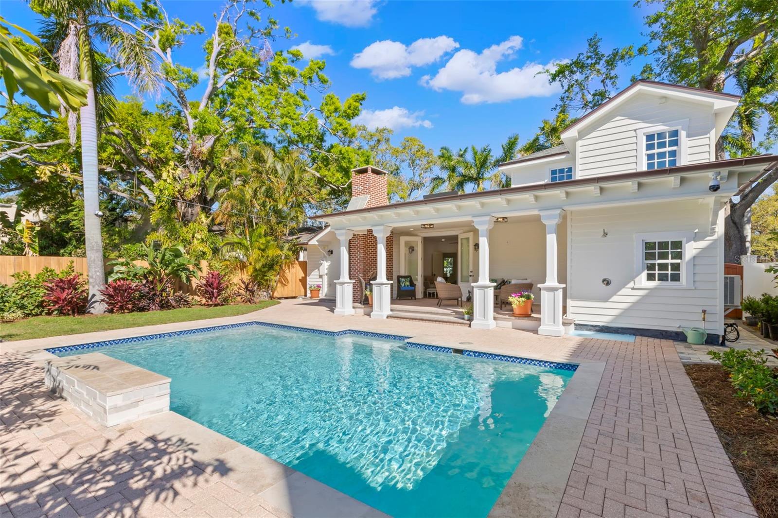 Listing photo id 22 for 346 16th Avenue Ne