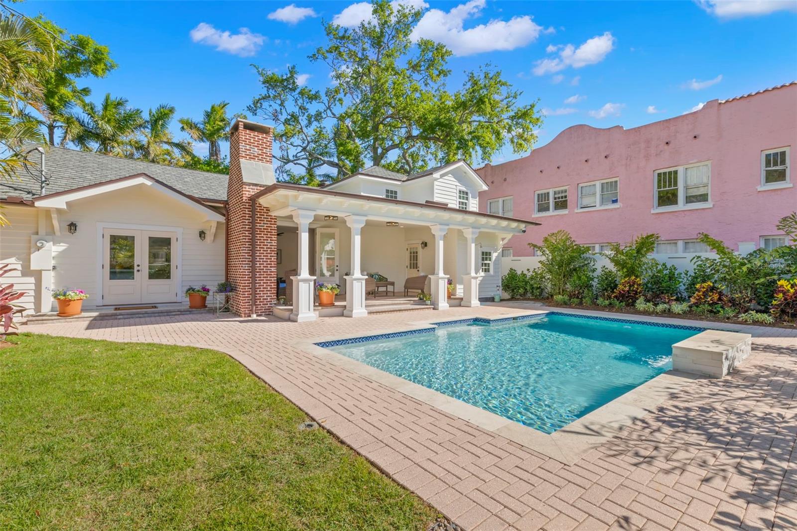 Listing photo id 23 for 346 16th Avenue Ne