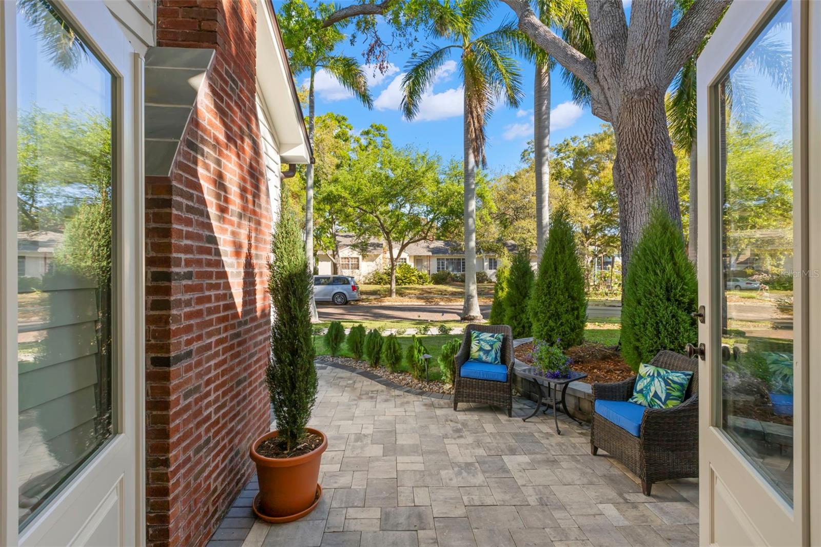 Listing photo id 27 for 346 16th Avenue Ne