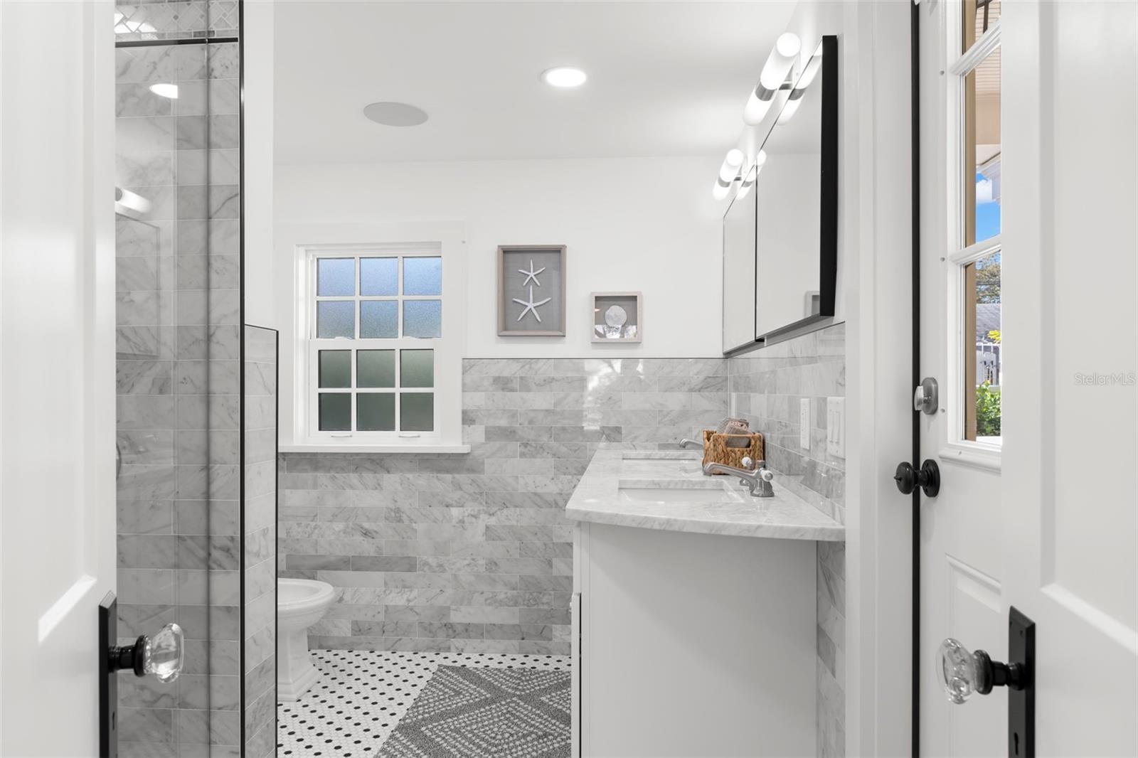 Listing photo id 28 for 346 16th Avenue Ne