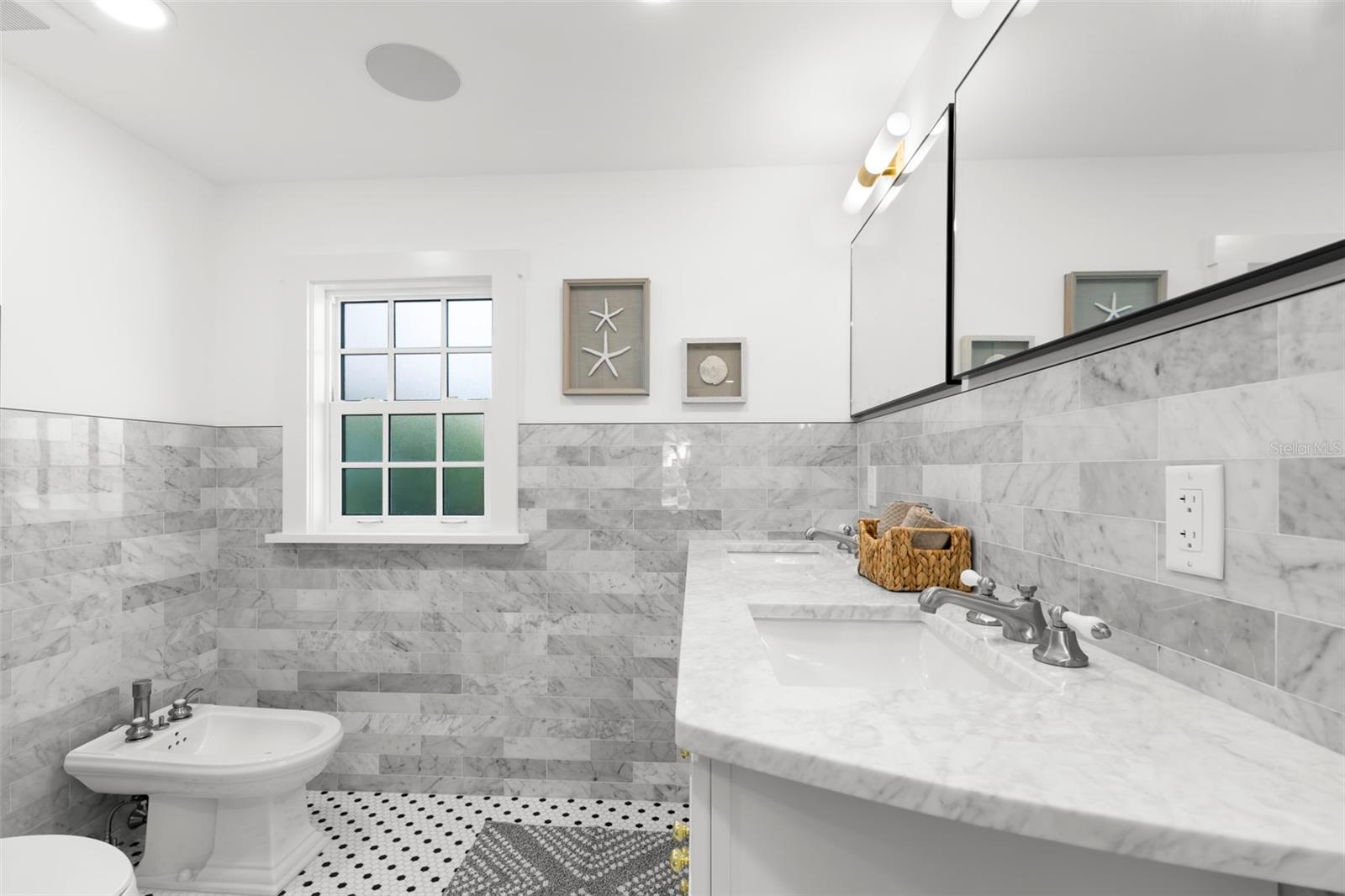 Listing photo id 30 for 346 16th Avenue Ne