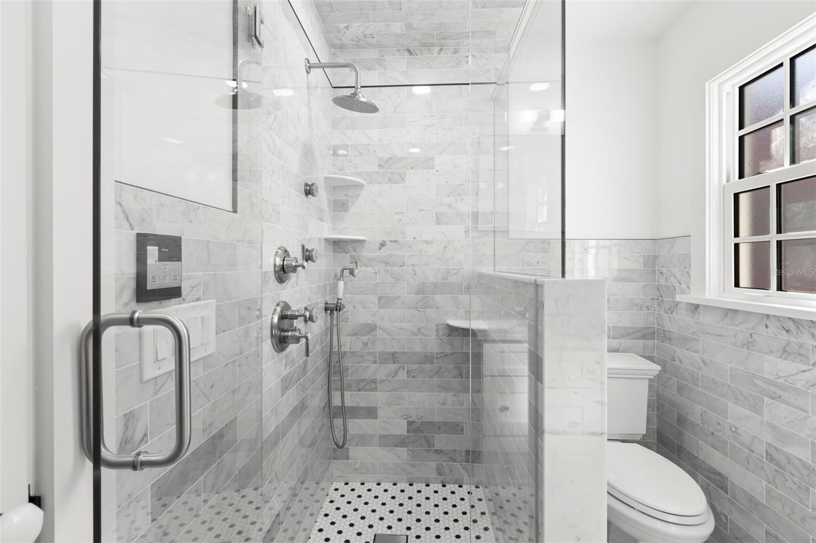 Listing photo id 33 for 346 16th Avenue Ne