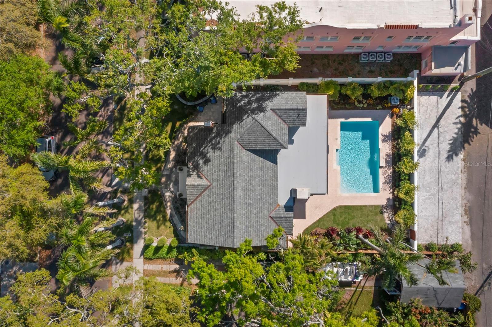 Listing photo id 36 for 346 16th Avenue Ne