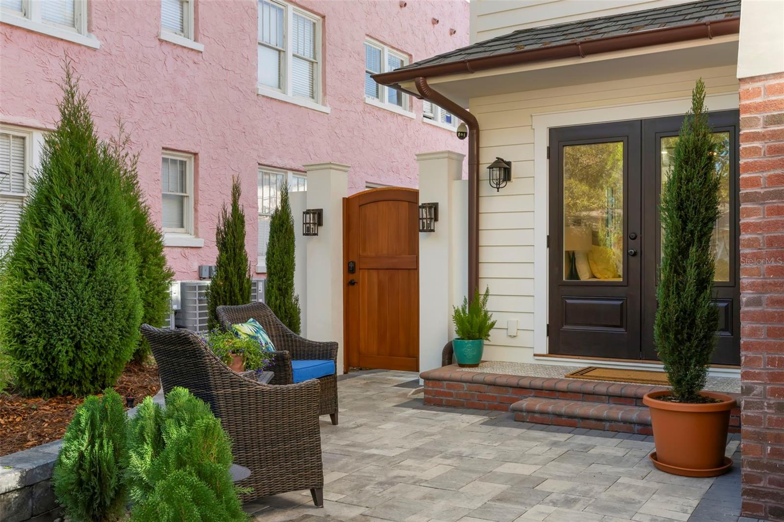 Listing photo id 40 for 346 16th Avenue Ne