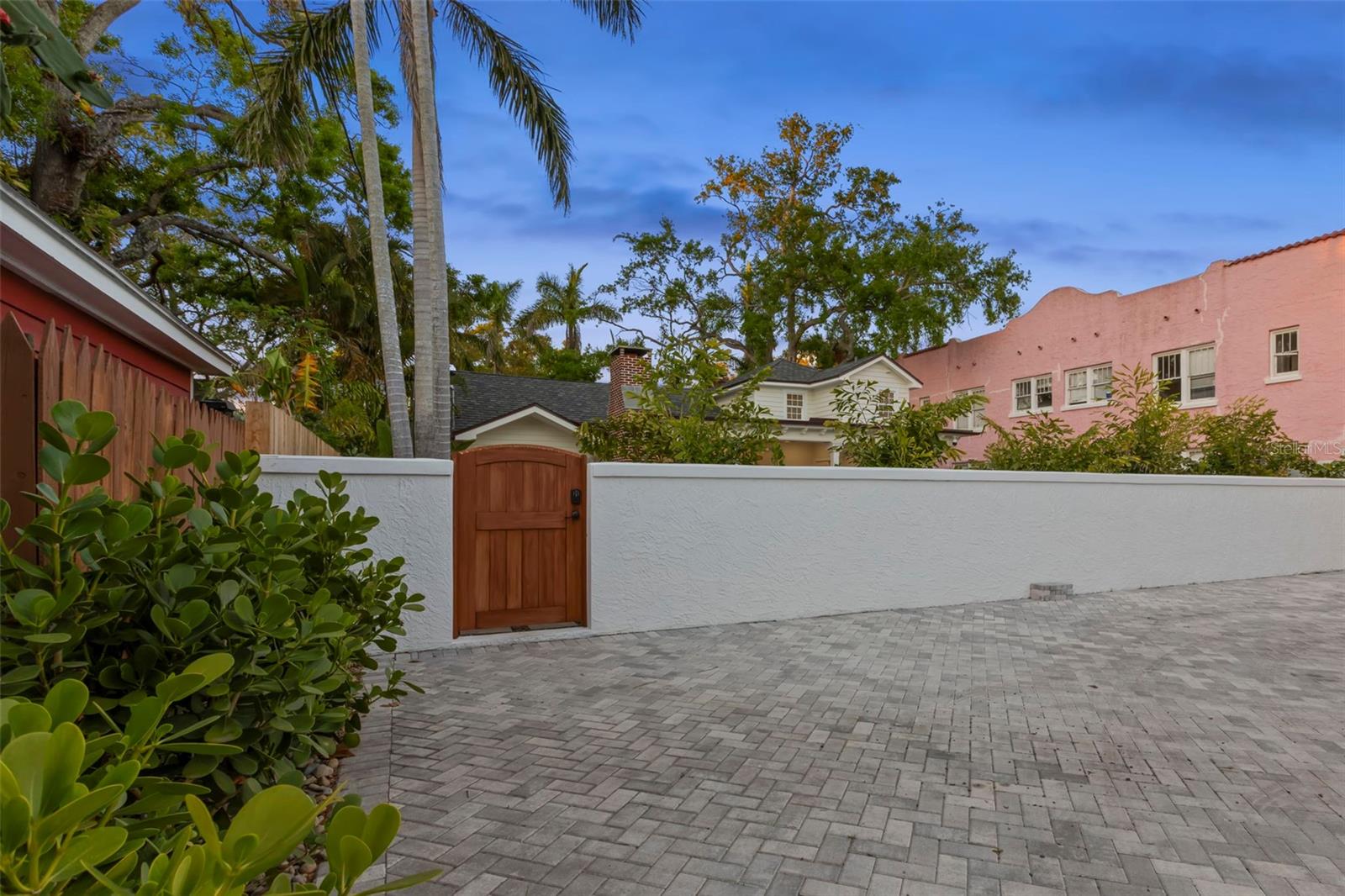 Listing photo id 45 for 346 16th Avenue Ne